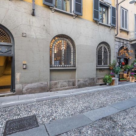 Sweett -Ciovasso Apartment Milan Bagian luar foto